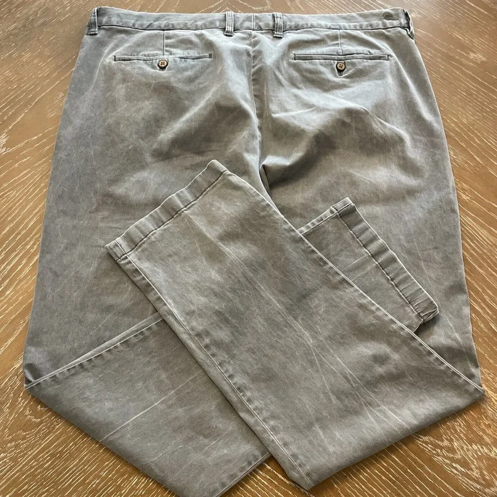 Tommy Bahama Mens 40x32 Gray Chino Straight Leg Pants EUC‎ Flat Front SUPER SOFT